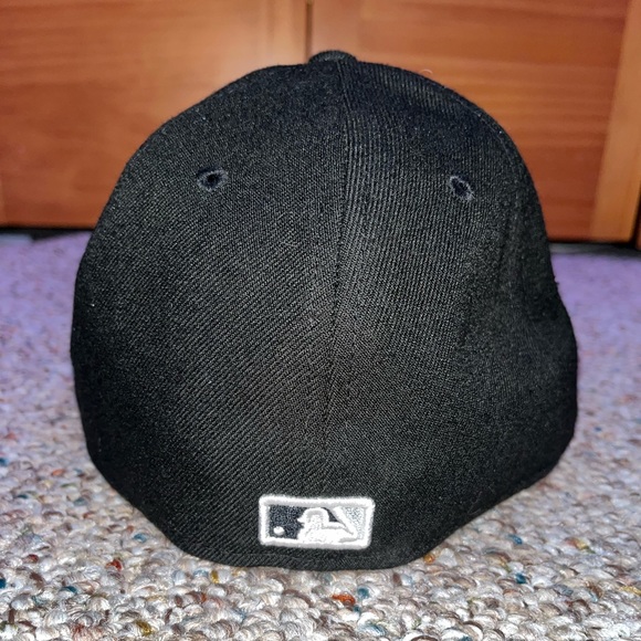 Lids Accessories Chicago White Sox New Era Black 59fifty Fitted Hat Poshmark